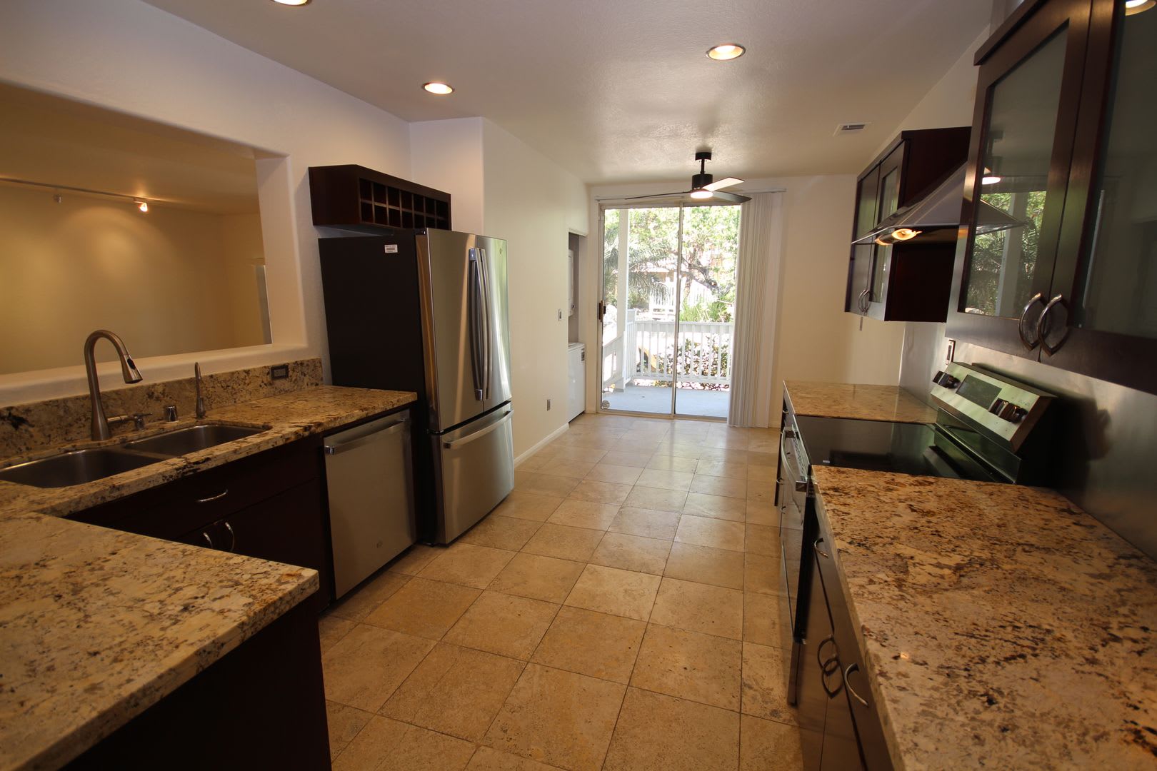 Spacious 2 Bedroom 2-1/2 Bathroom Townhome with 2-car garage in La Jolla near UCSD – photo 2
