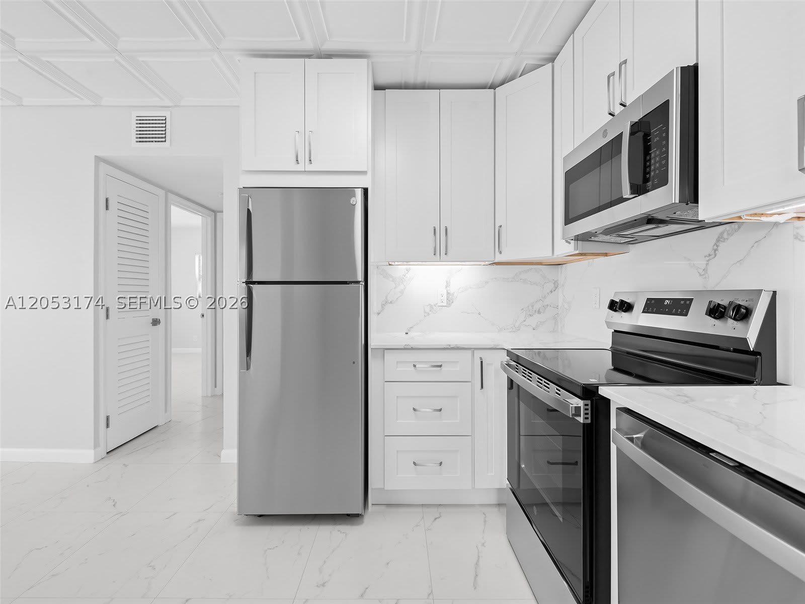 2300 NE 6th Ave – photo 3