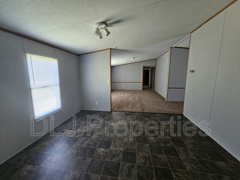 1376 Providence Rd – photo 5