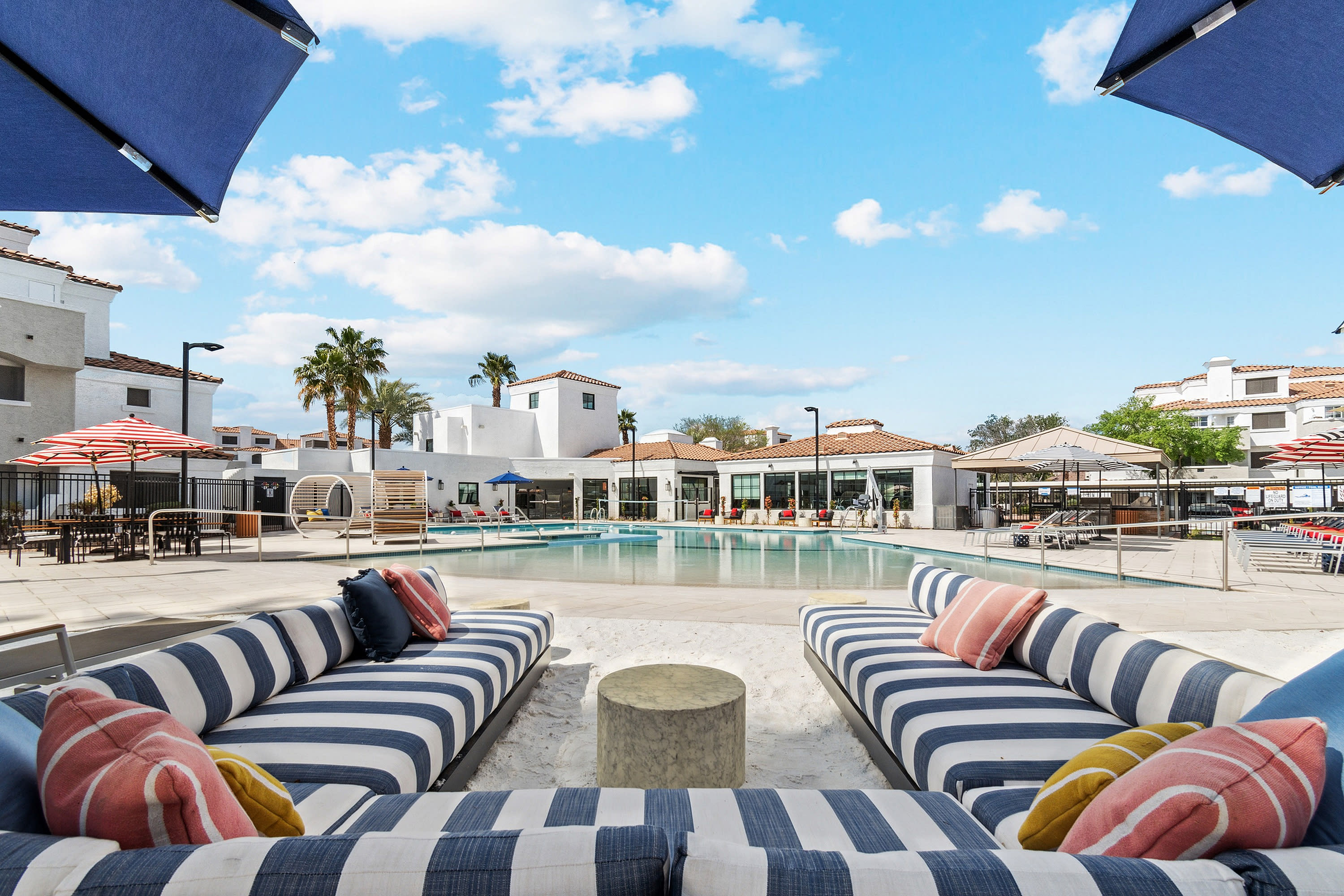 909 West – photo 5