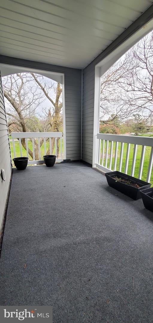 665-B ROSE HOLLOW DR – photo 4