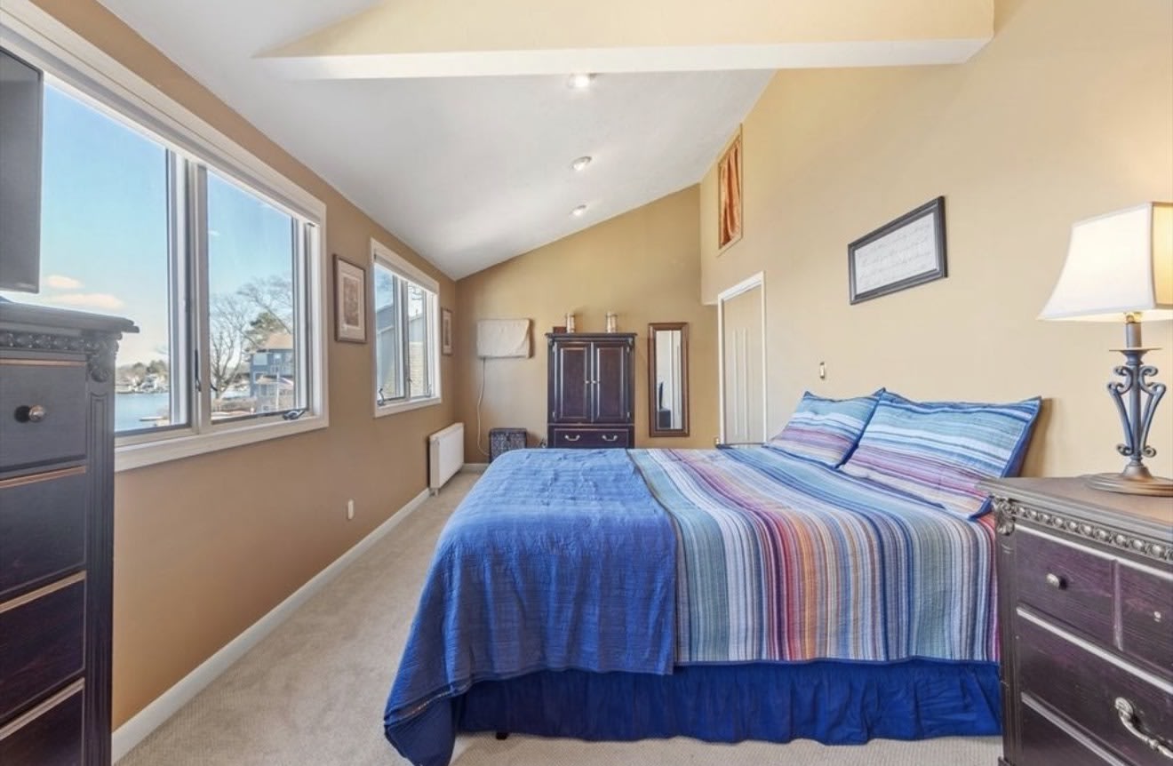 469 Lake Ave – photo 3