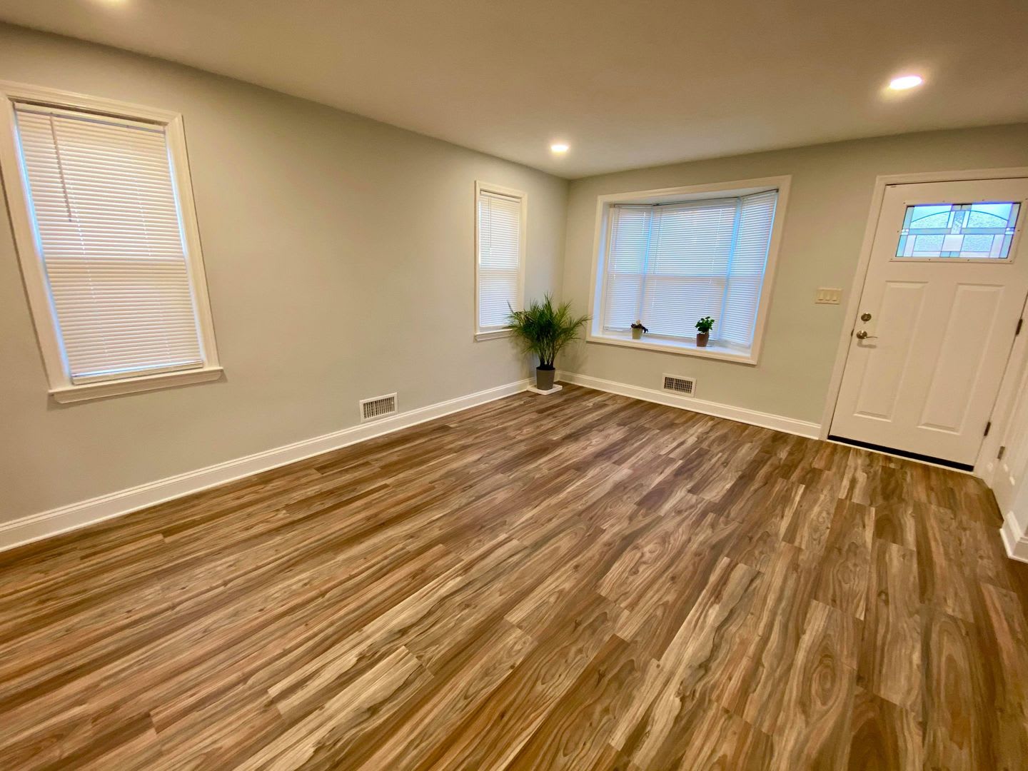 Charming 3BD/1.5BA Townhome in Dundalk, MD! – photo 2