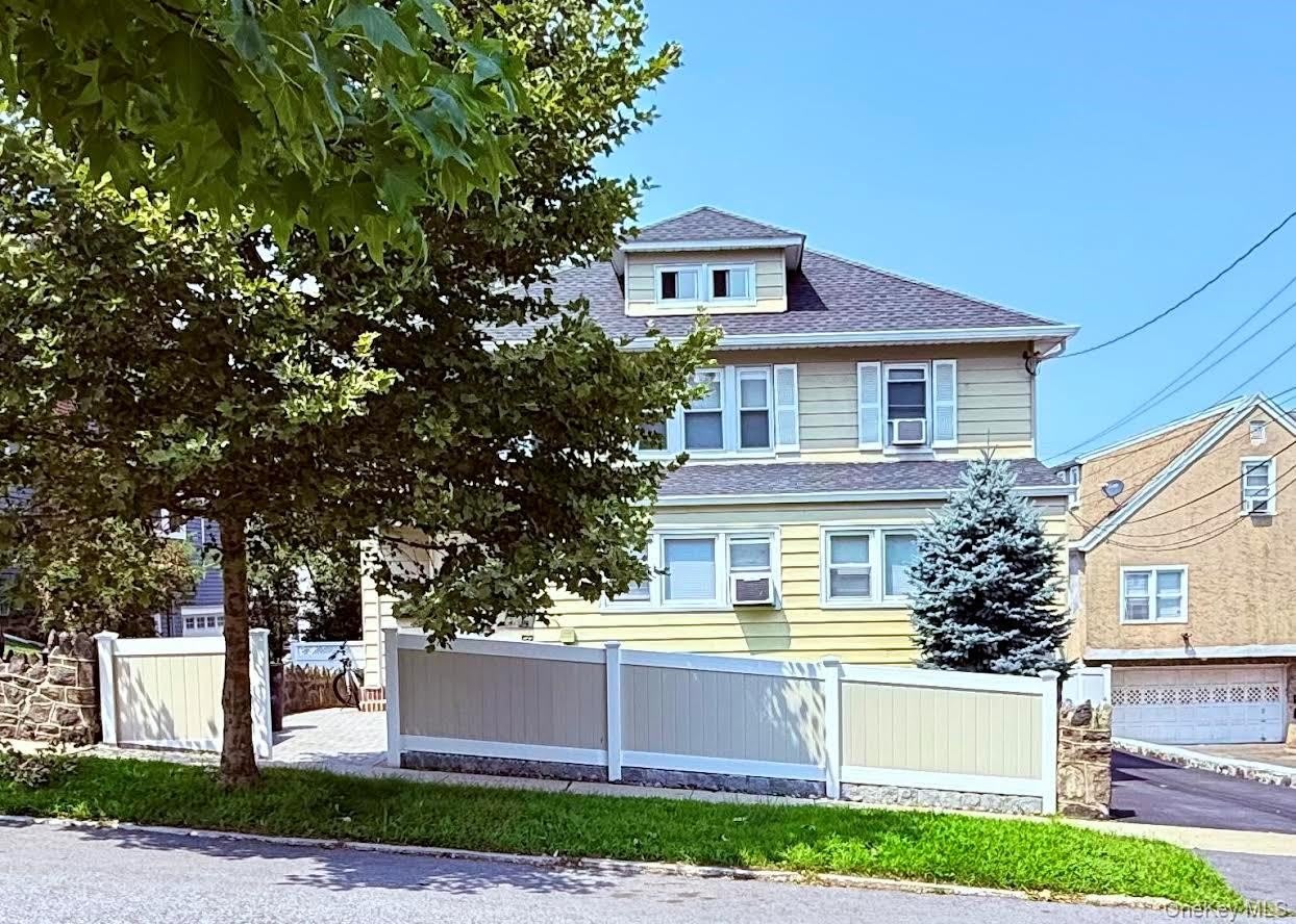 313 Stanley Avenue – photo 2