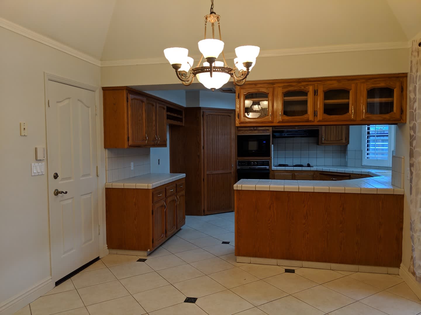 NE Fresno home near Clovis West High School & Woodward Park, In-ground swimming pool! – photo 5