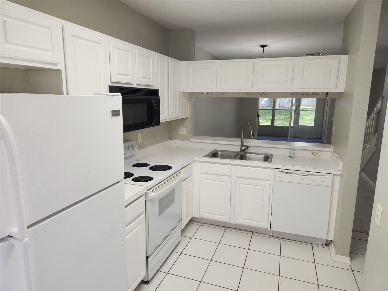2302 LAKE WOODBERRY Circle – photo 3
