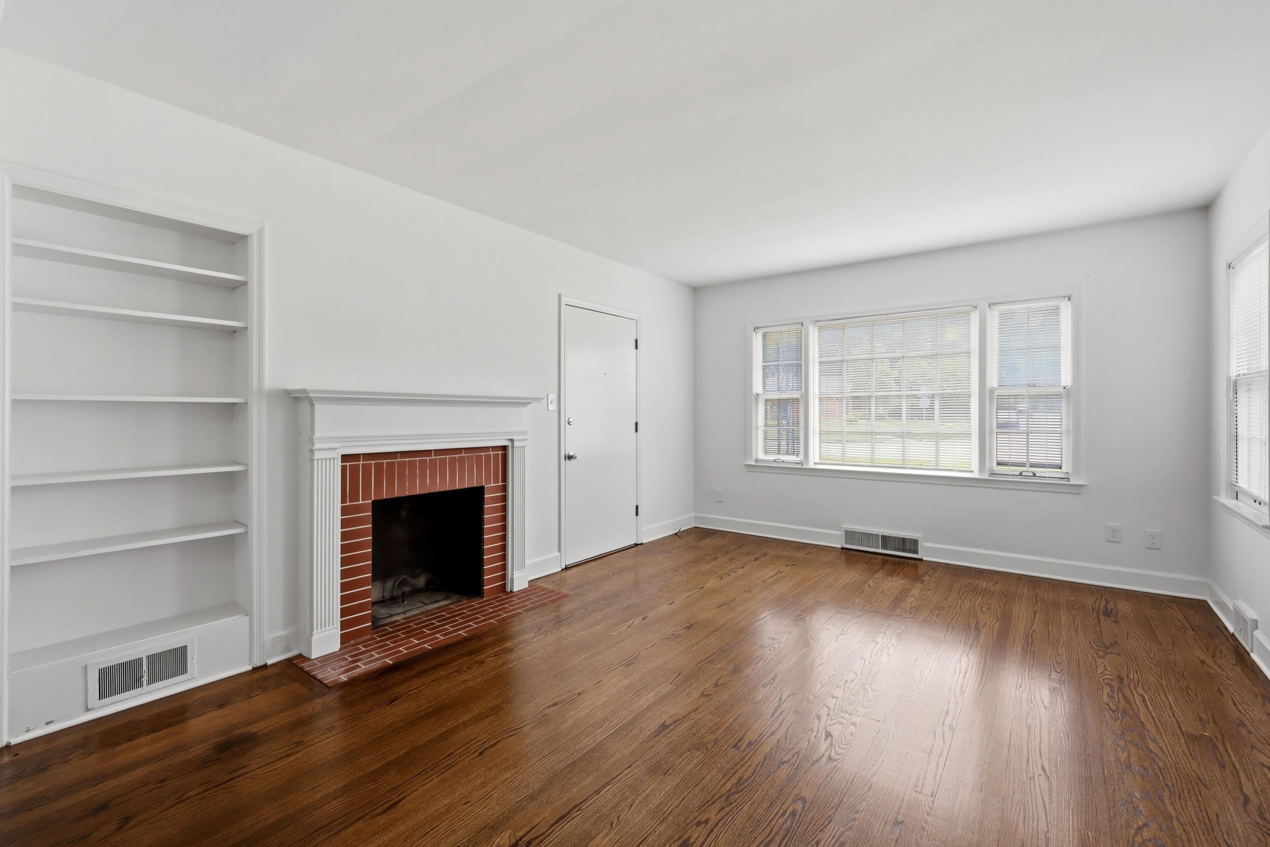 1909 Fontaine Road – photo 4