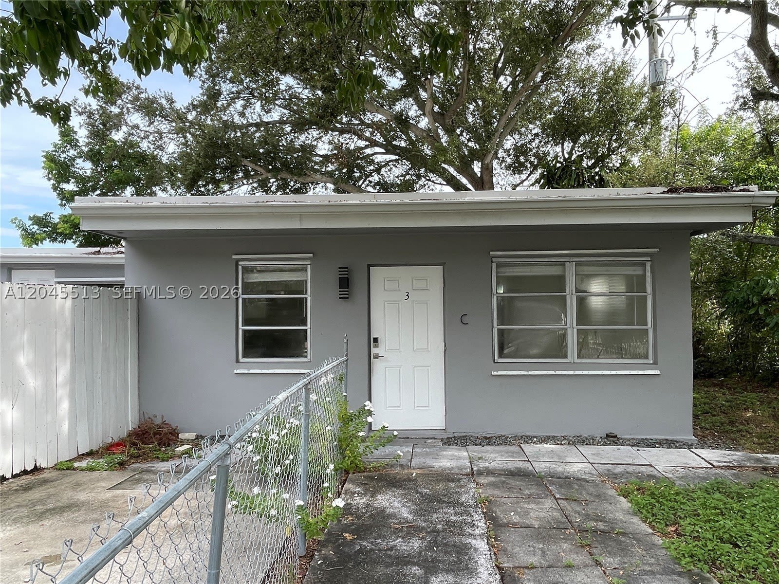 325 SW 14th Ct – photo 2