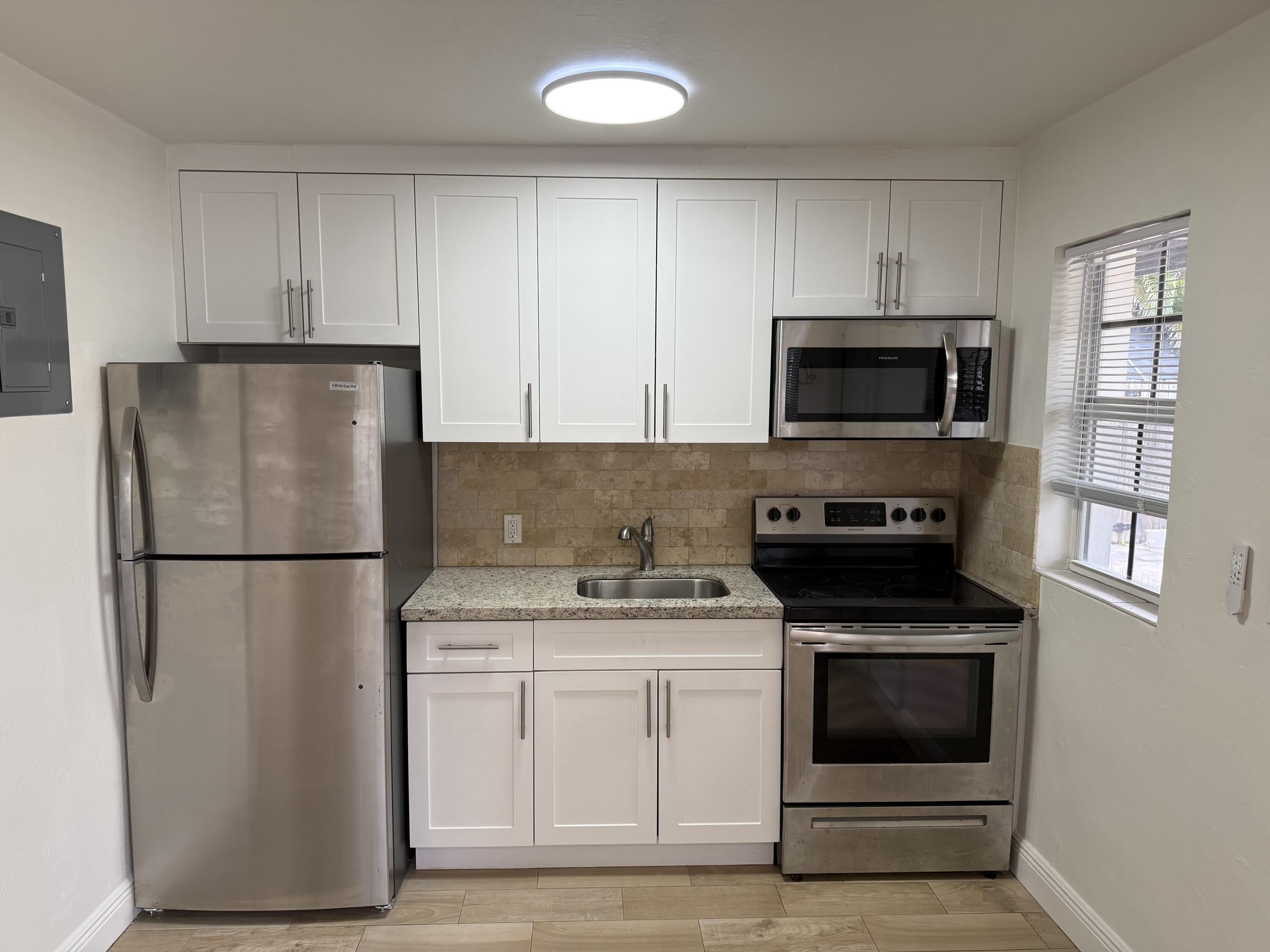 1436 Ne 2Nd Avenue – photo 3