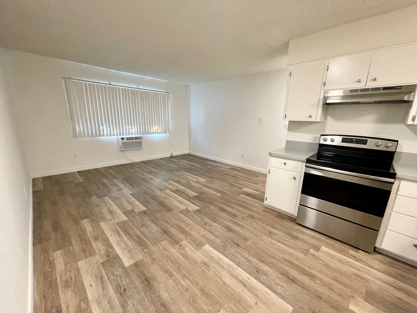 211 219 S Whipple Rd – photo 4