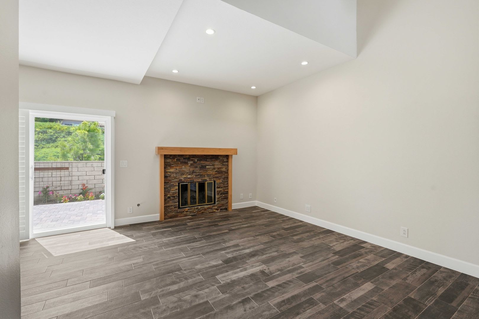 Fully Remodeled TOP to BOTTOM! Must See! – photo 3