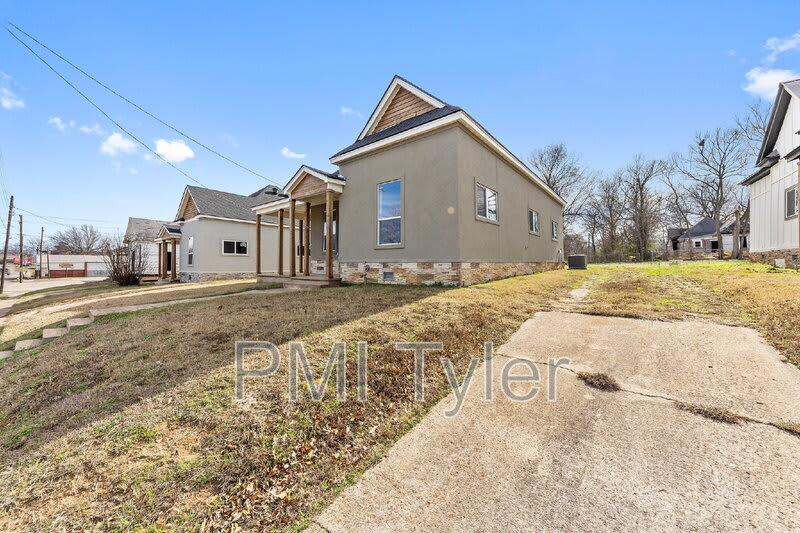 1247 Bonham Street – photo 2