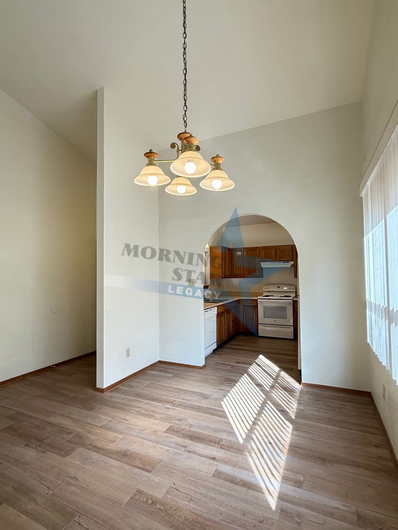 Charming 3 Bedroom Home Location Location Location – photo 5