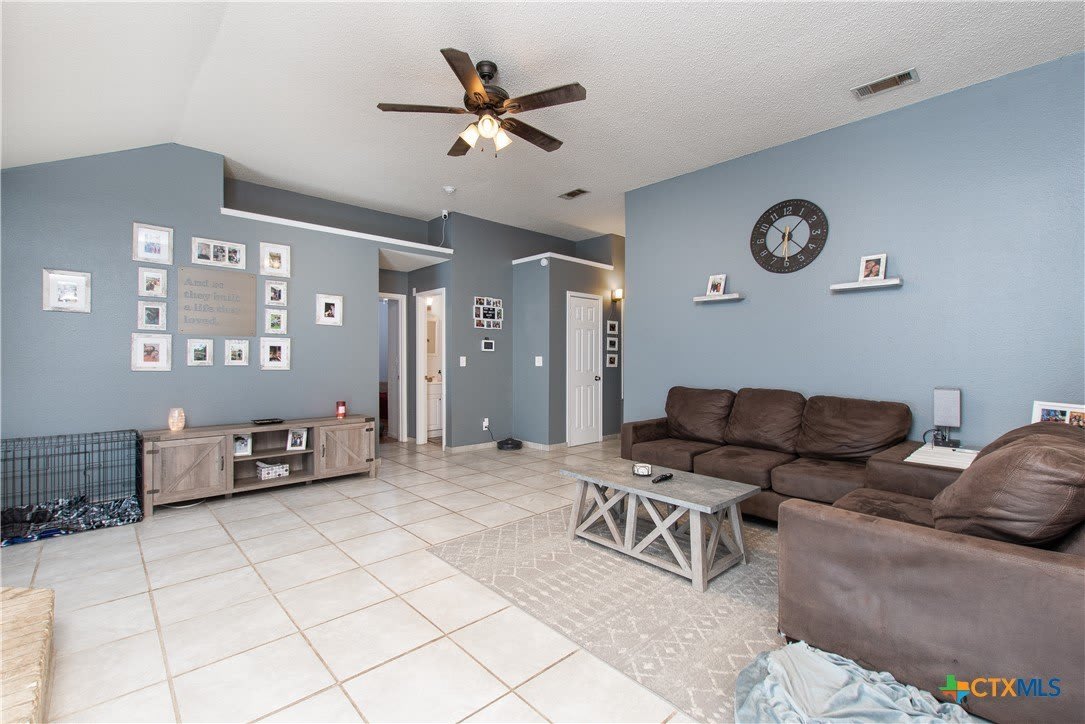 1410 Windsor Circle – photo 4