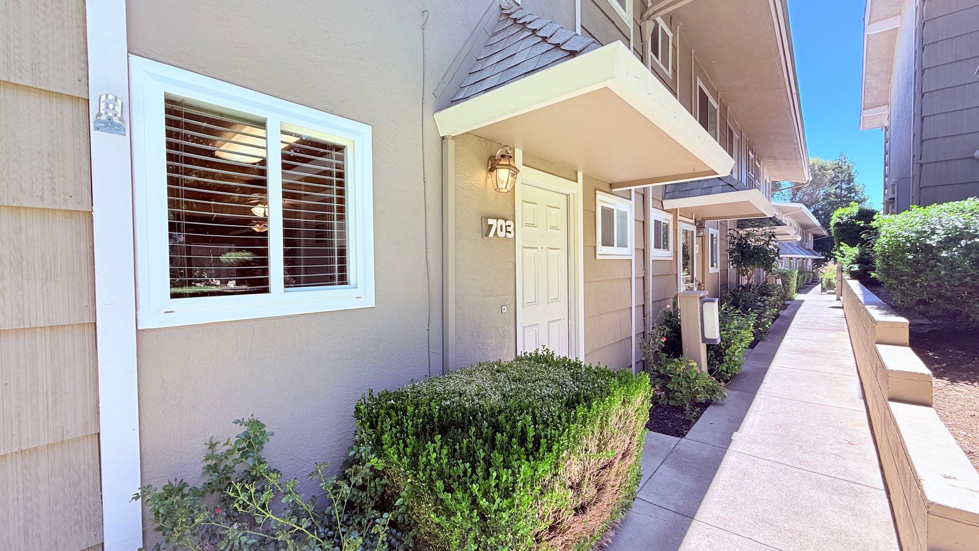 Charming 2BD/1.5BA, Two-Story Townhouse in West Side Danville, Near Downtown- Available NOW! – photo 1