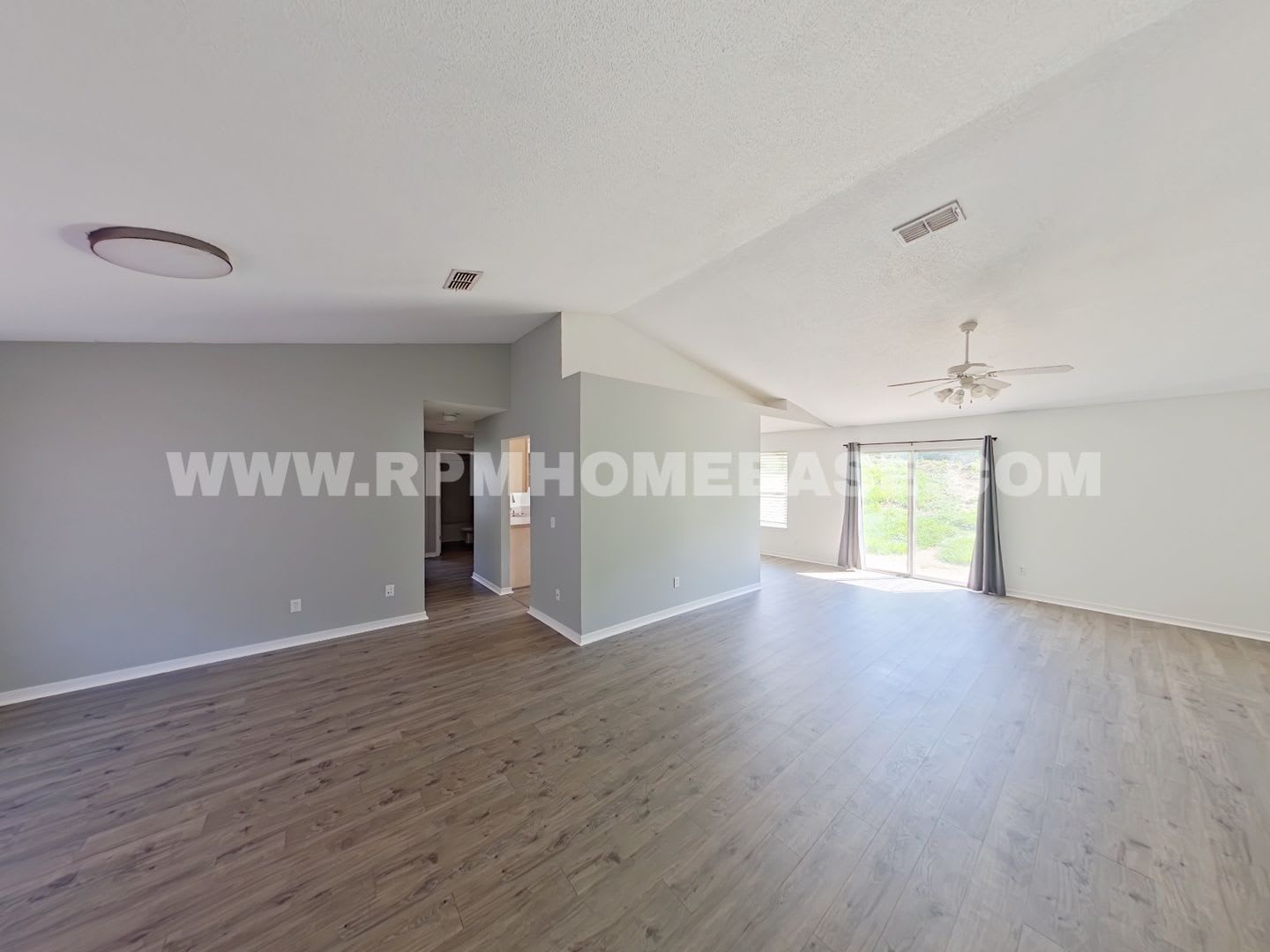 Charming Pet-Friendly Home with Fresh Updates in South Crestview – photo 3