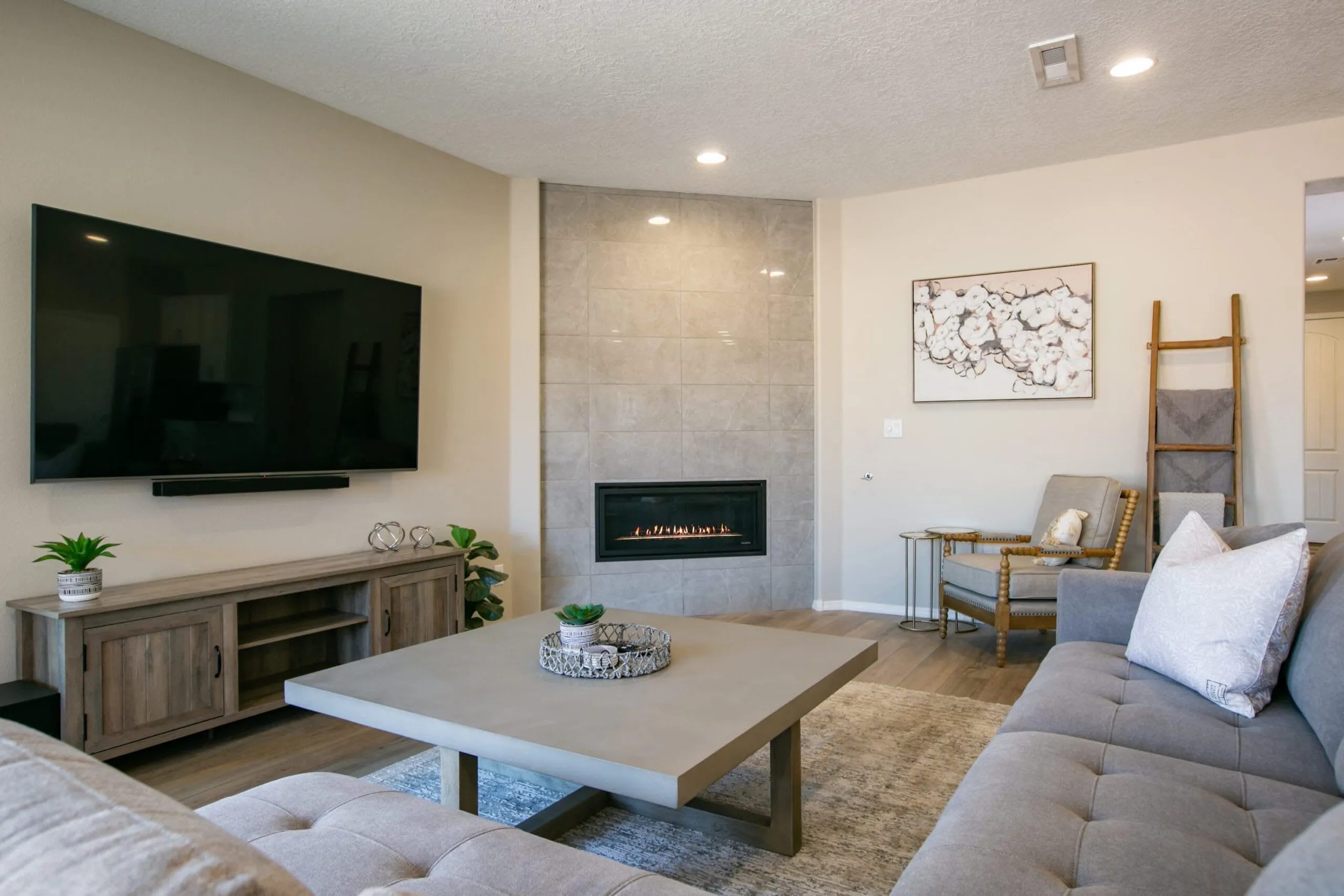 6049 Nauman Drive – photo 2