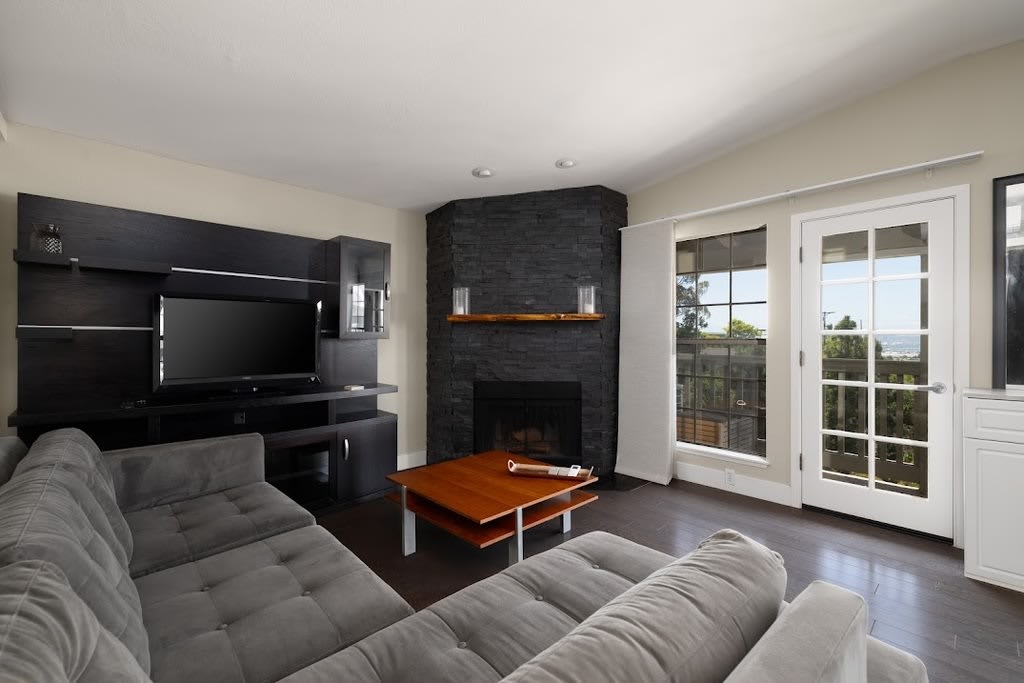 2215 Linwood St – photo 2