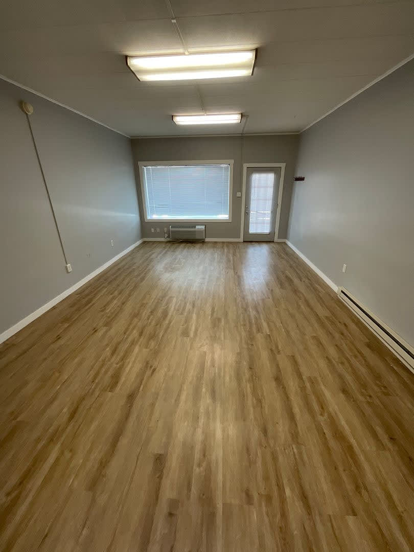 Large Studio Downtown/ Blocks from Kirkwood -- AVAILABLE 2027!! – photo 5
