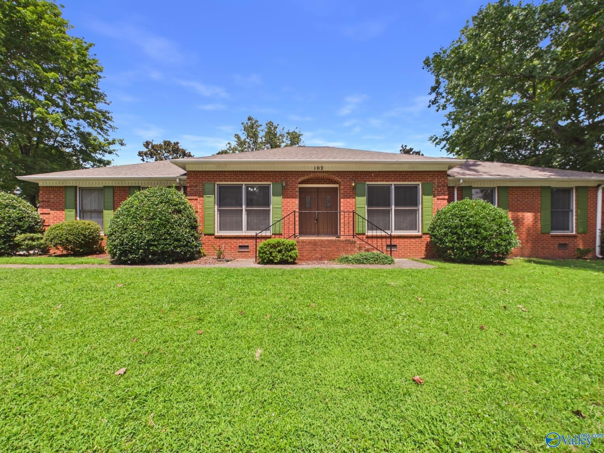 102 Montrose Drive – photo 1