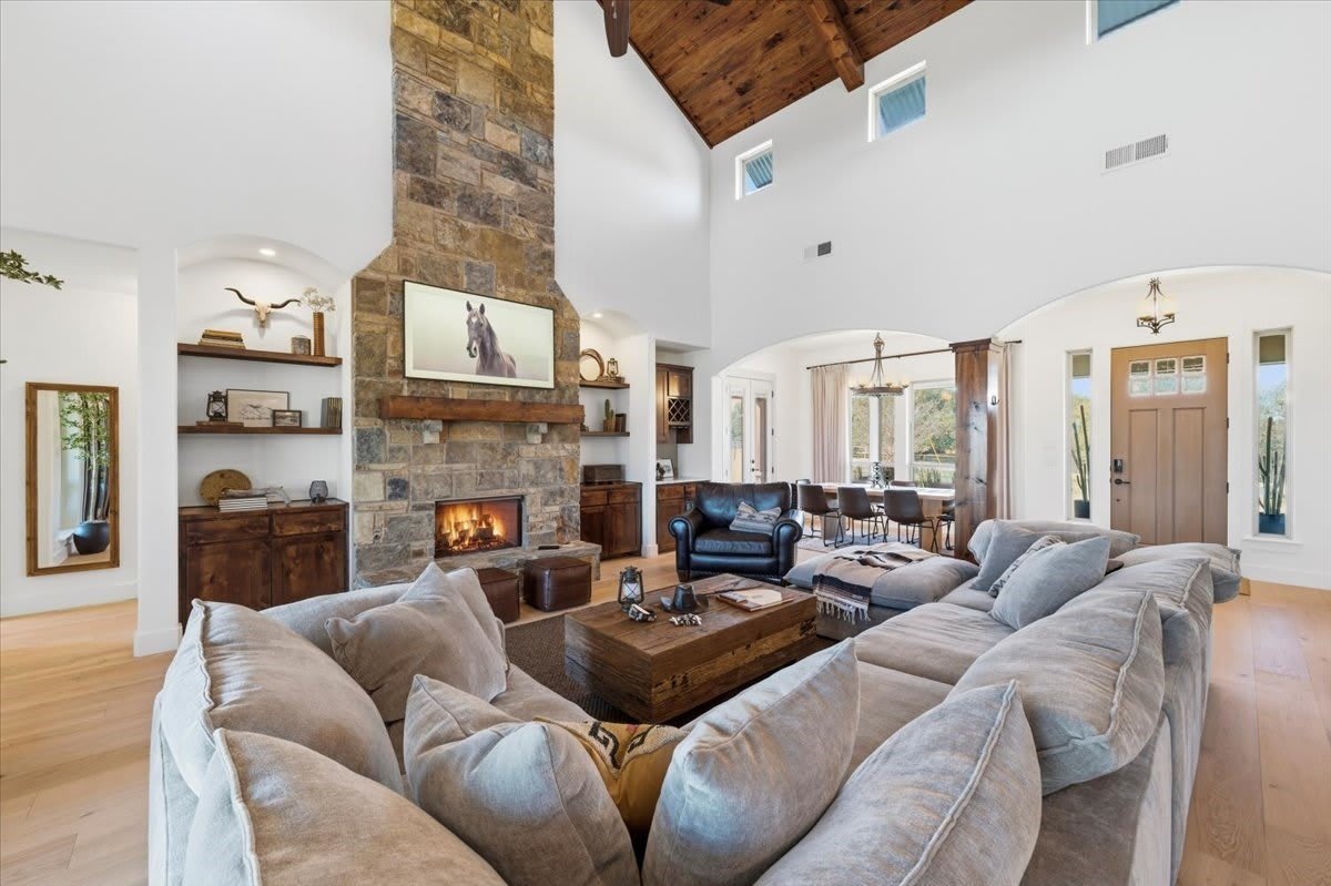 570 S Point Court – photo 4
