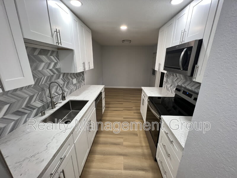 1013 Sunshine Ave – photo 3