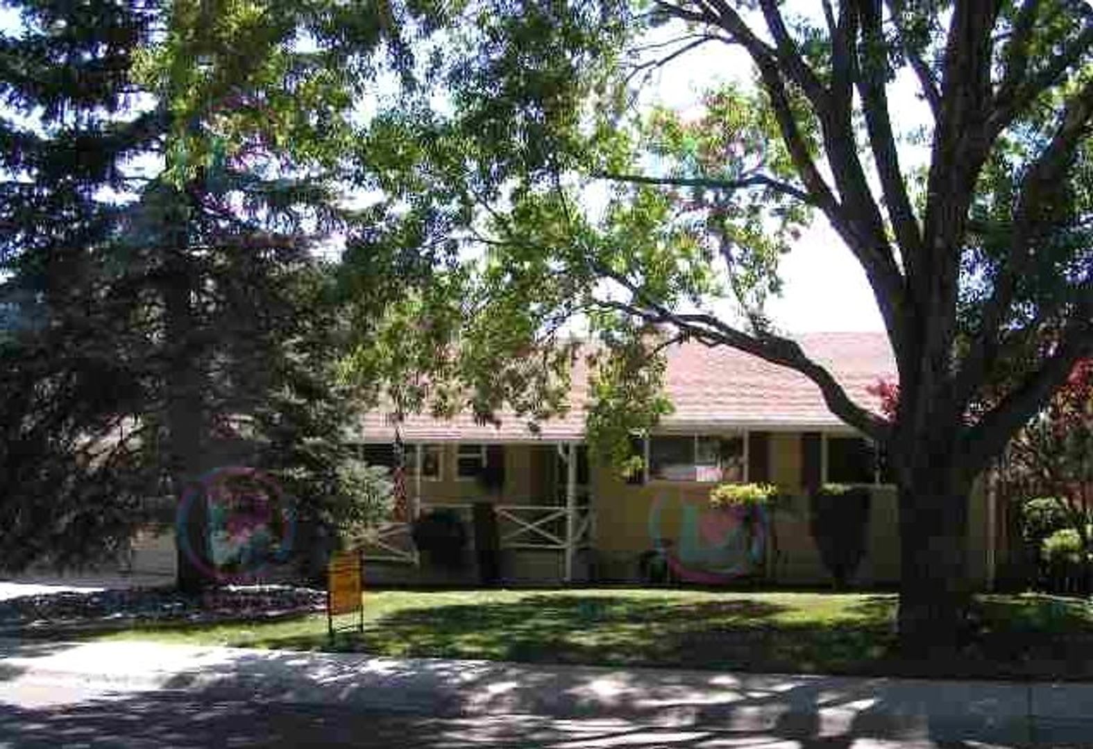 2 000 Off Move In Costs Spacious 6 Bedroom Home Near Unr With Backyard Modern Kitchen – photo 2