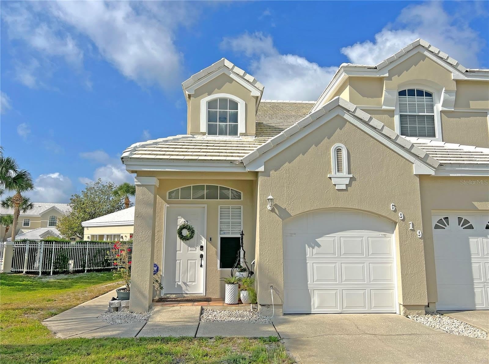 6919 DELLA Drive – photo 1