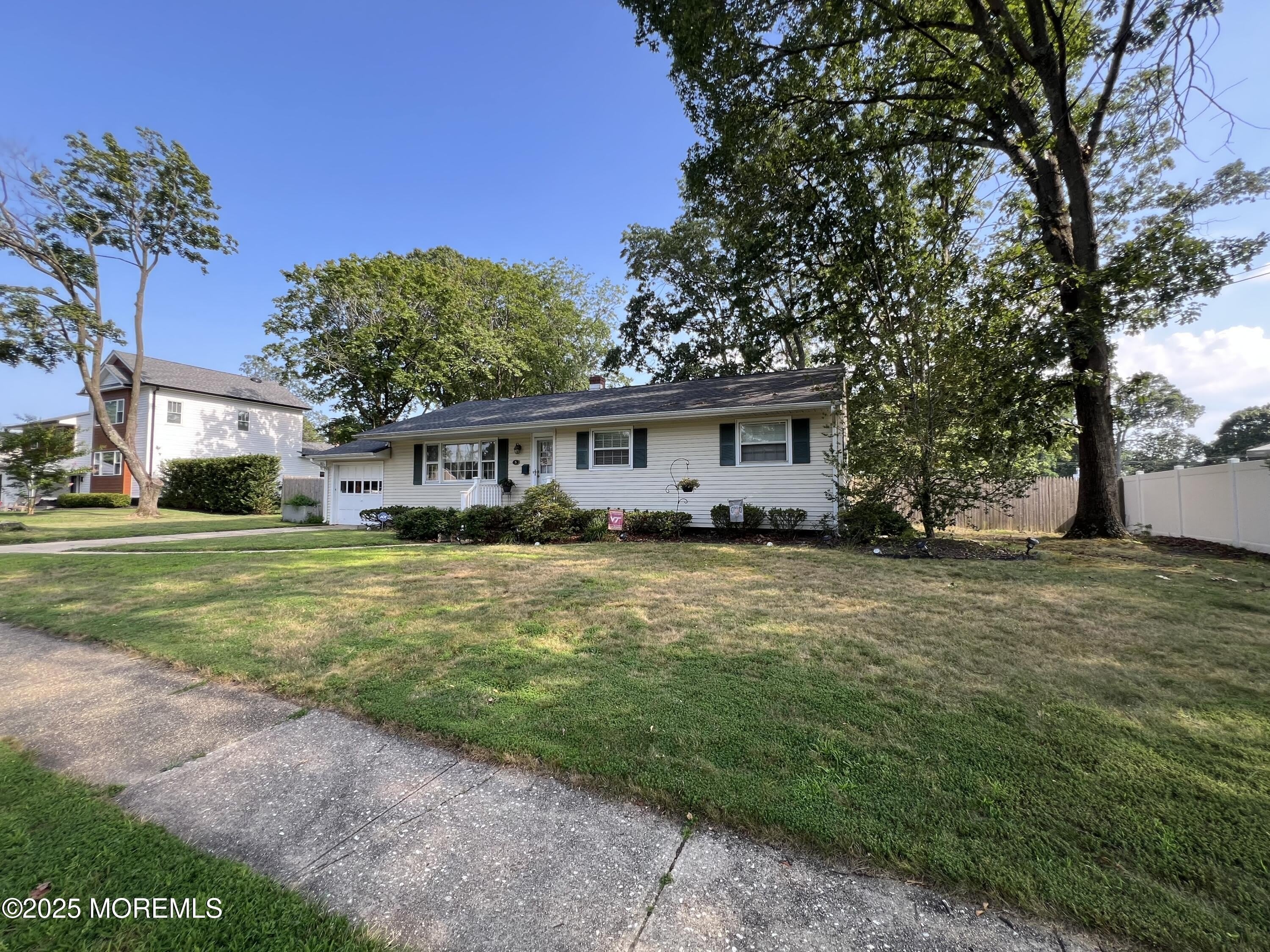 8 Corey Drive – photo 3