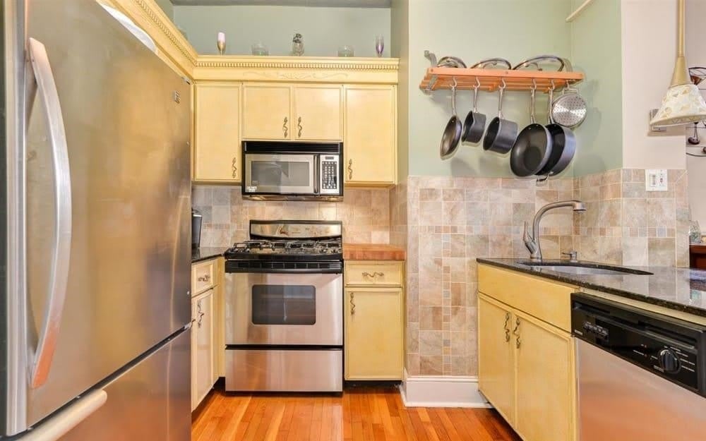 825 WASHINGTON ST – photo 3