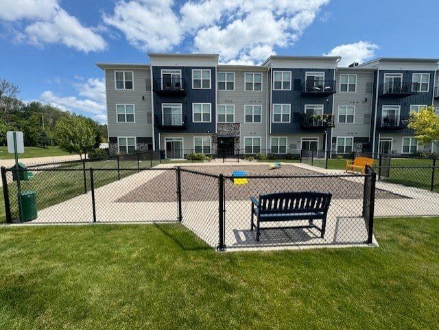 Crossroads at Elm Creek – photo 2