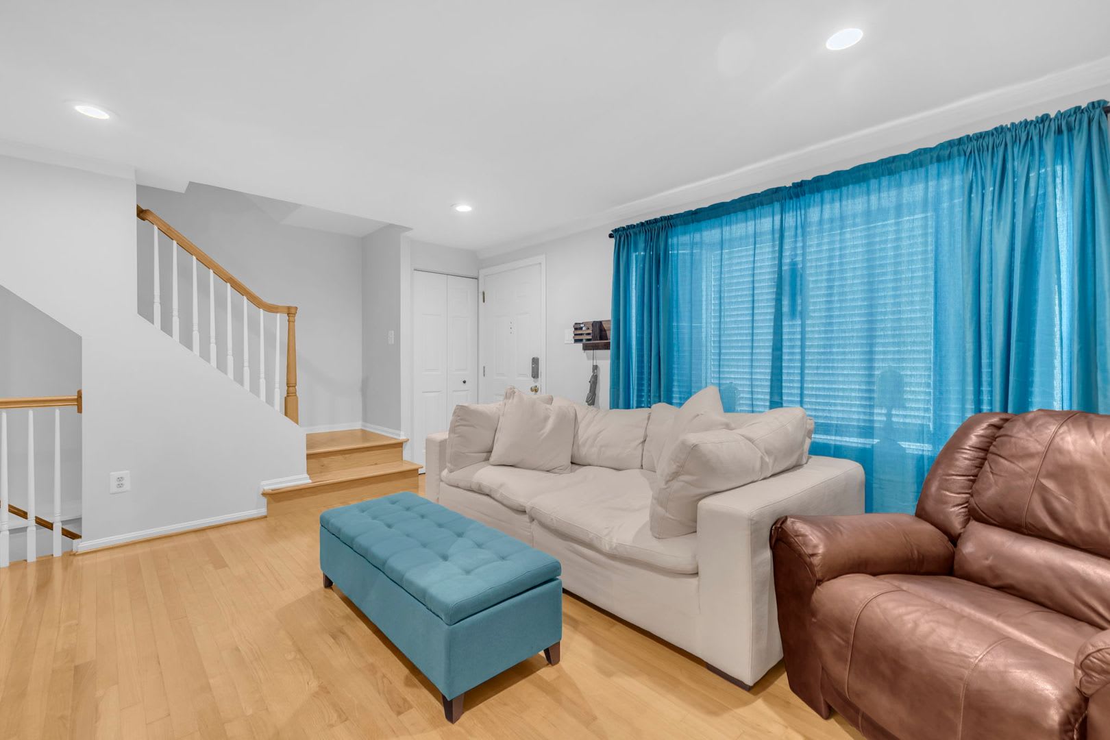 Beautifully Updated End Unit Townhome In Prime Location – photo 5