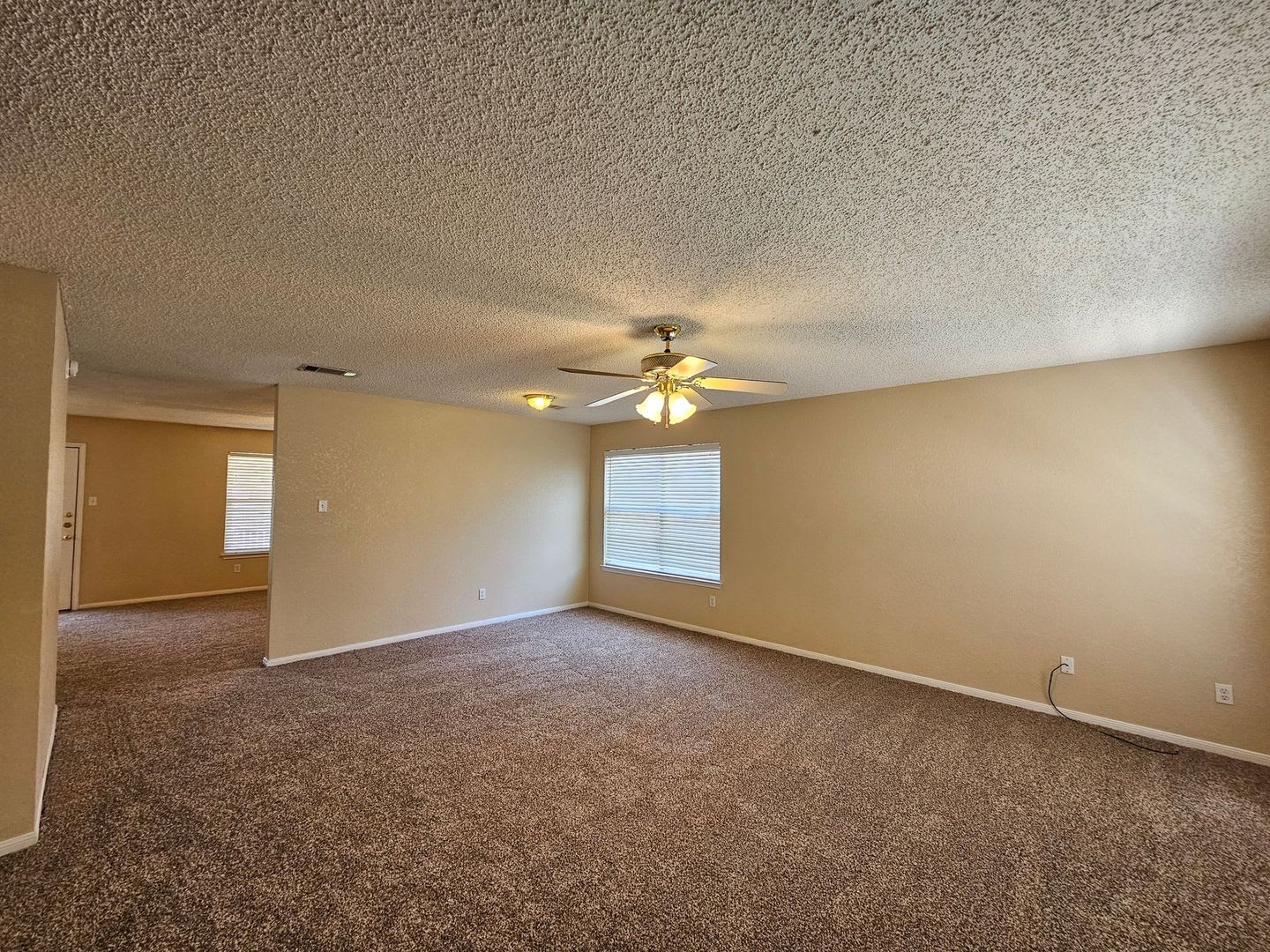 BACK TO SCHOOL RENT SPECIAL – photo 4