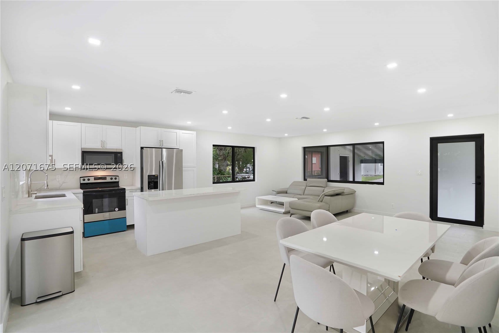 2230 N 62nd Ave – photo 2