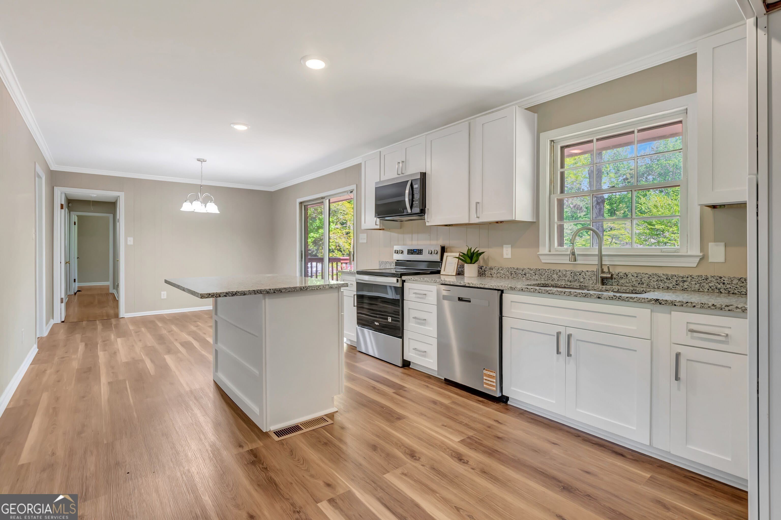 335 Kelly Drive – photo 4