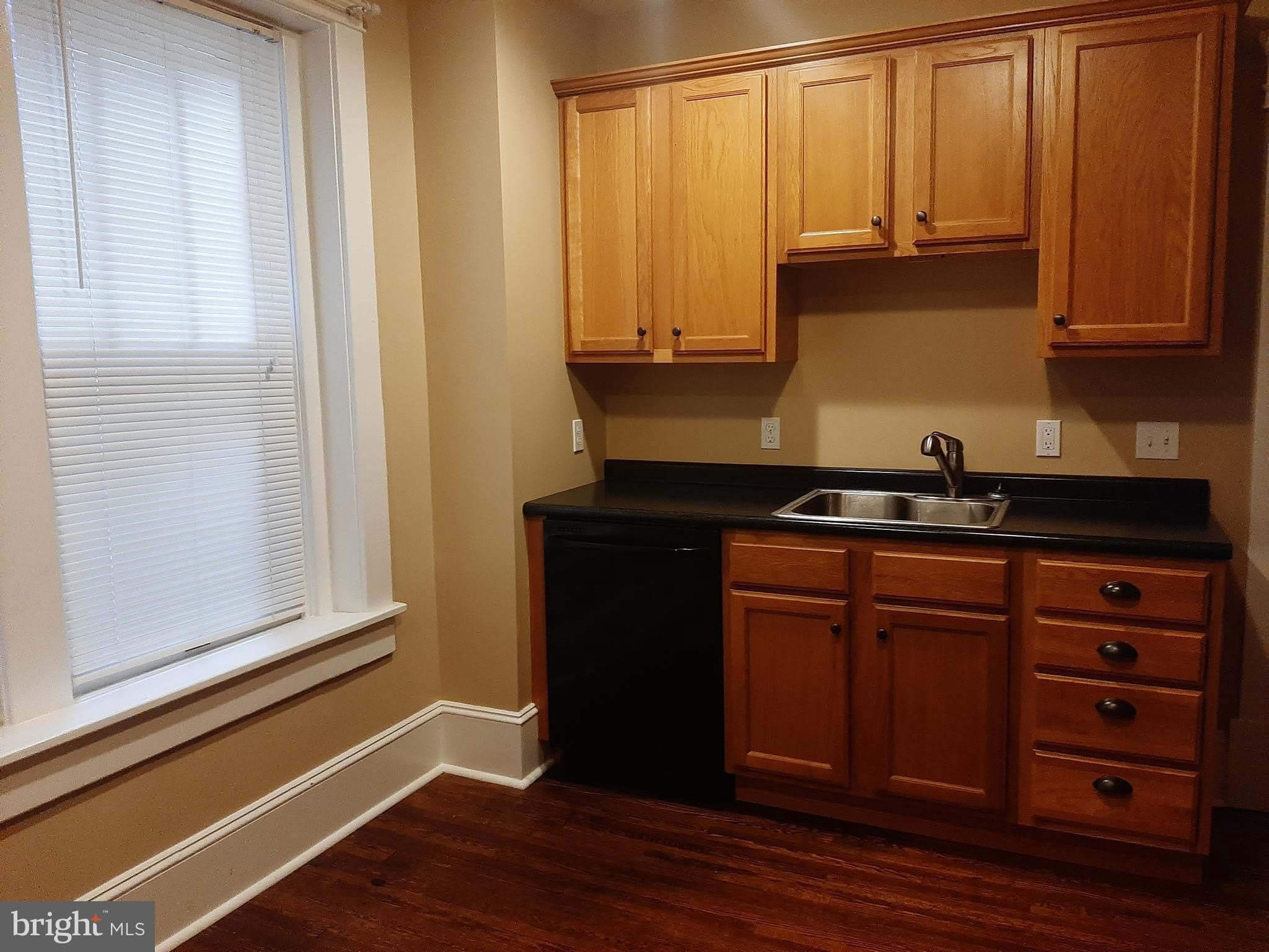 443 N LOUDOUN Street – photo 4