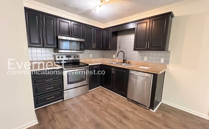 1592 King James Drive – photo 3