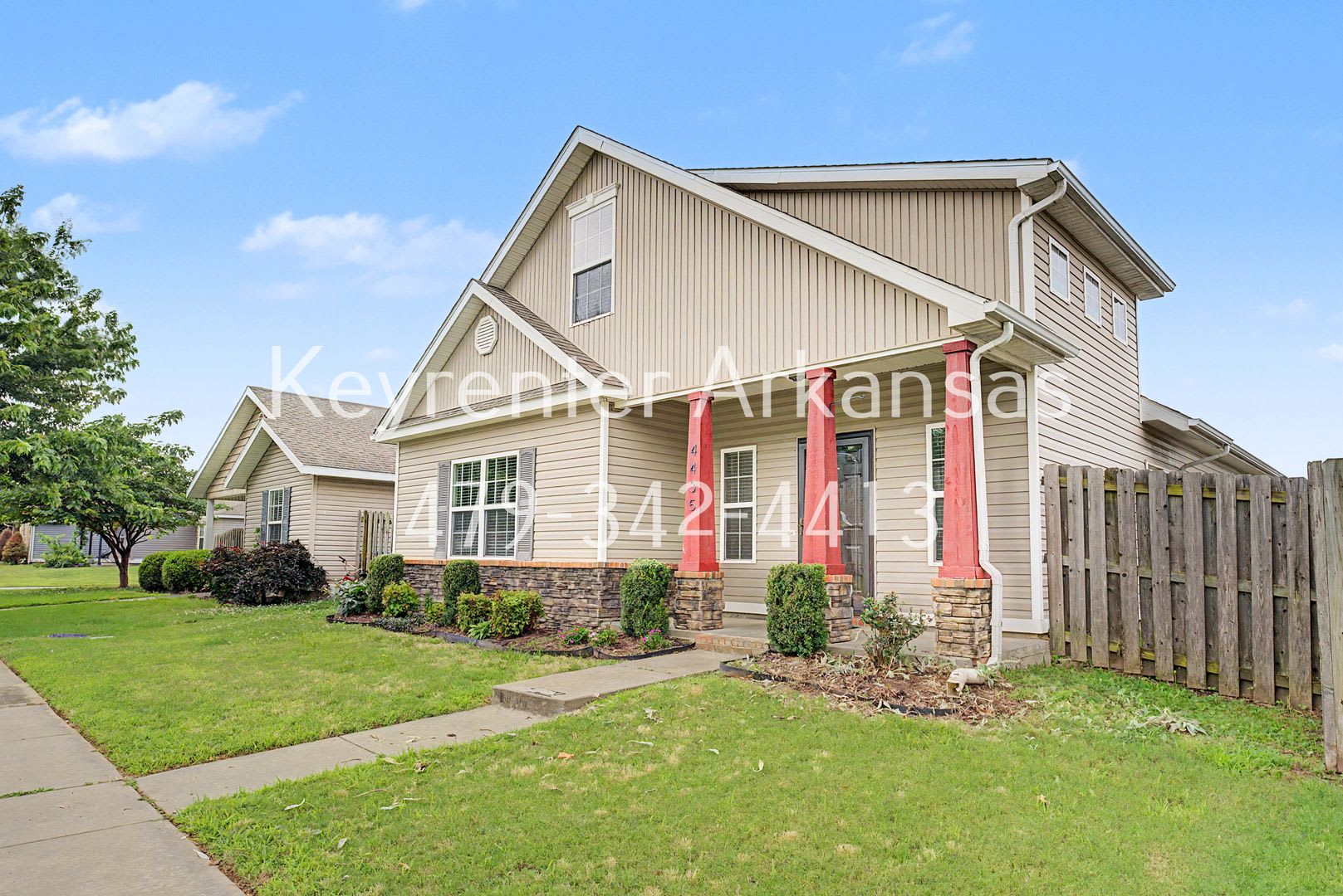 Beautiful 3 Bedroom Home with Hardwood, Tile & Spacious Kitchen – photo 2