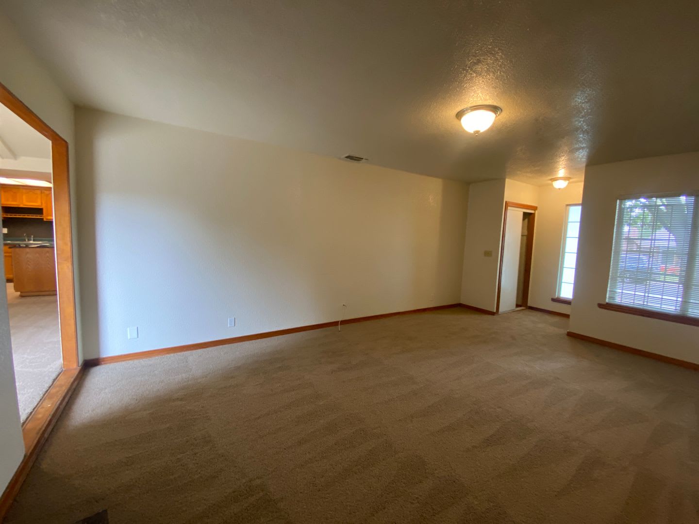 Cute Two Bedroom Deplex! – photo 5