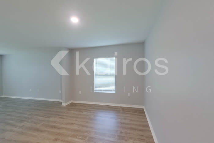 4204 East 5th Street – photo 4