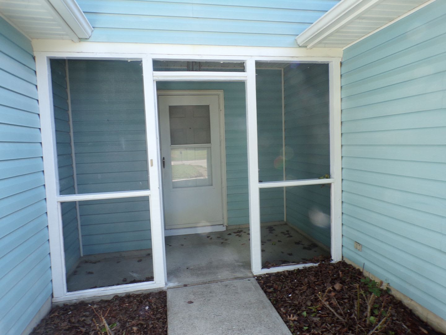 Lovely 3 Bedroom 2 Full Bathroom With A Bonus Room Located In Springdale Acres – photo 3