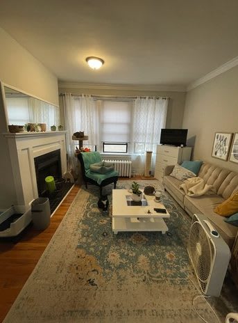 631 W Roscoe St – photo 1