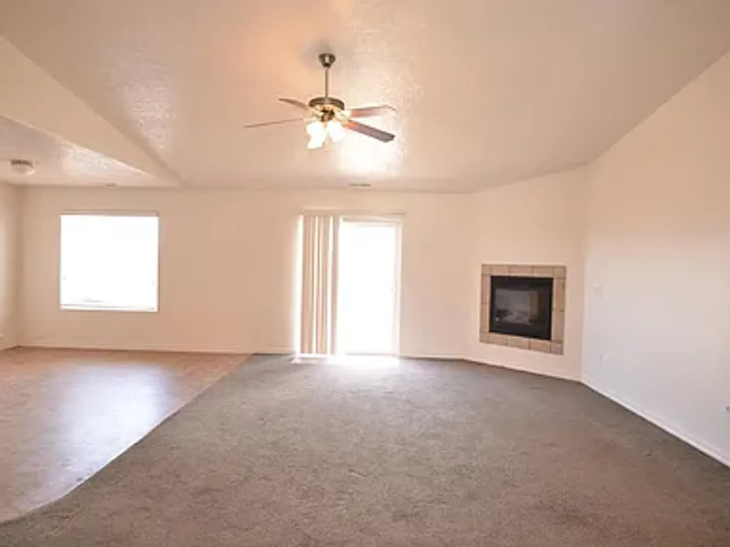 Single level Twinhome! – photo 4