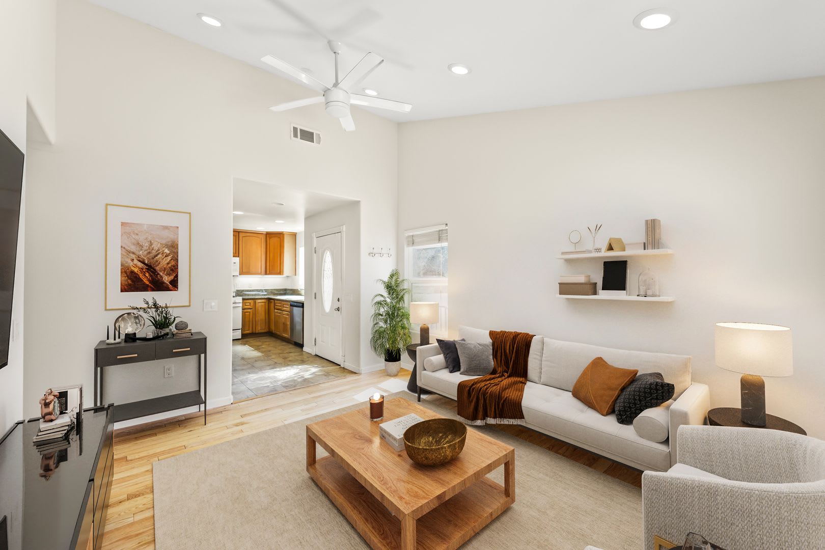 Charming, Light-Filled 3-Bedroom, 2-Bathroom Home in Altadena – photo 1