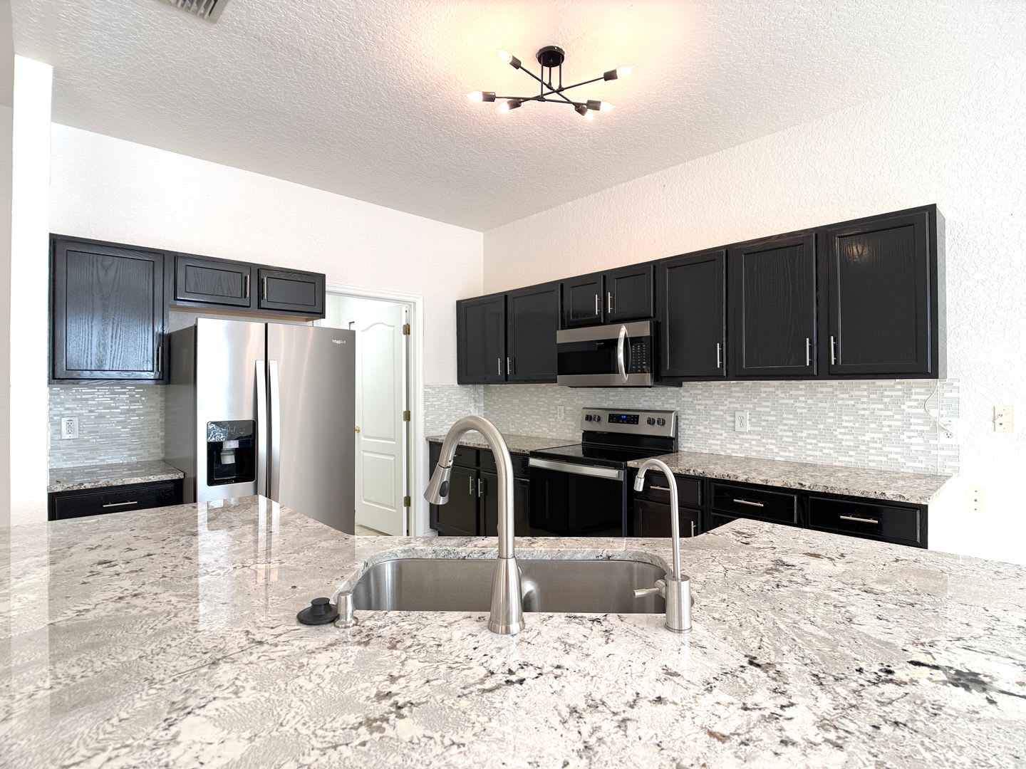 Sign A Lease On Or Before August 31 2026 And Receive 200 Off The Security Deposit Beautiful 4 Bedroom 3 Bathroom Ranch Style Pool Home In Highlands Reserve Golf Community – photo 4