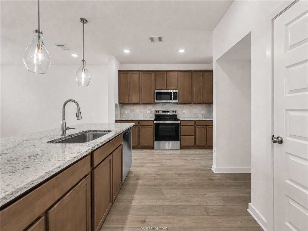 1927 Sebright Drive – photo 3