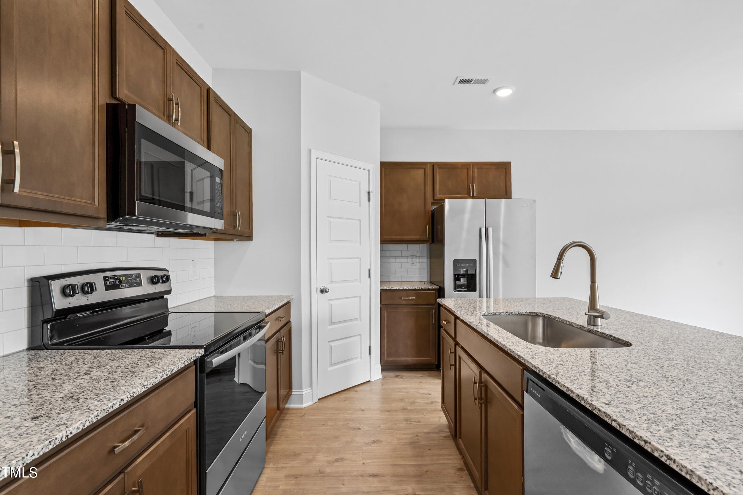 320 W Saltgrass Lane – photo 2