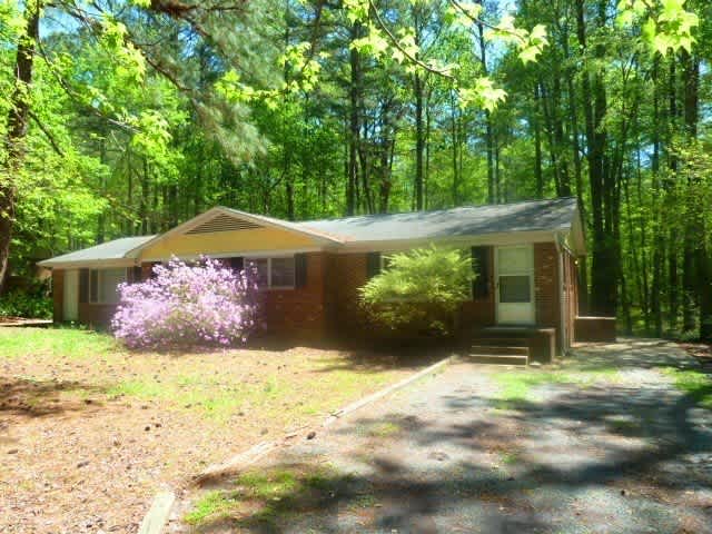 Fantastic location near downtown Pittsboro for this 2br duplex! – photo 2