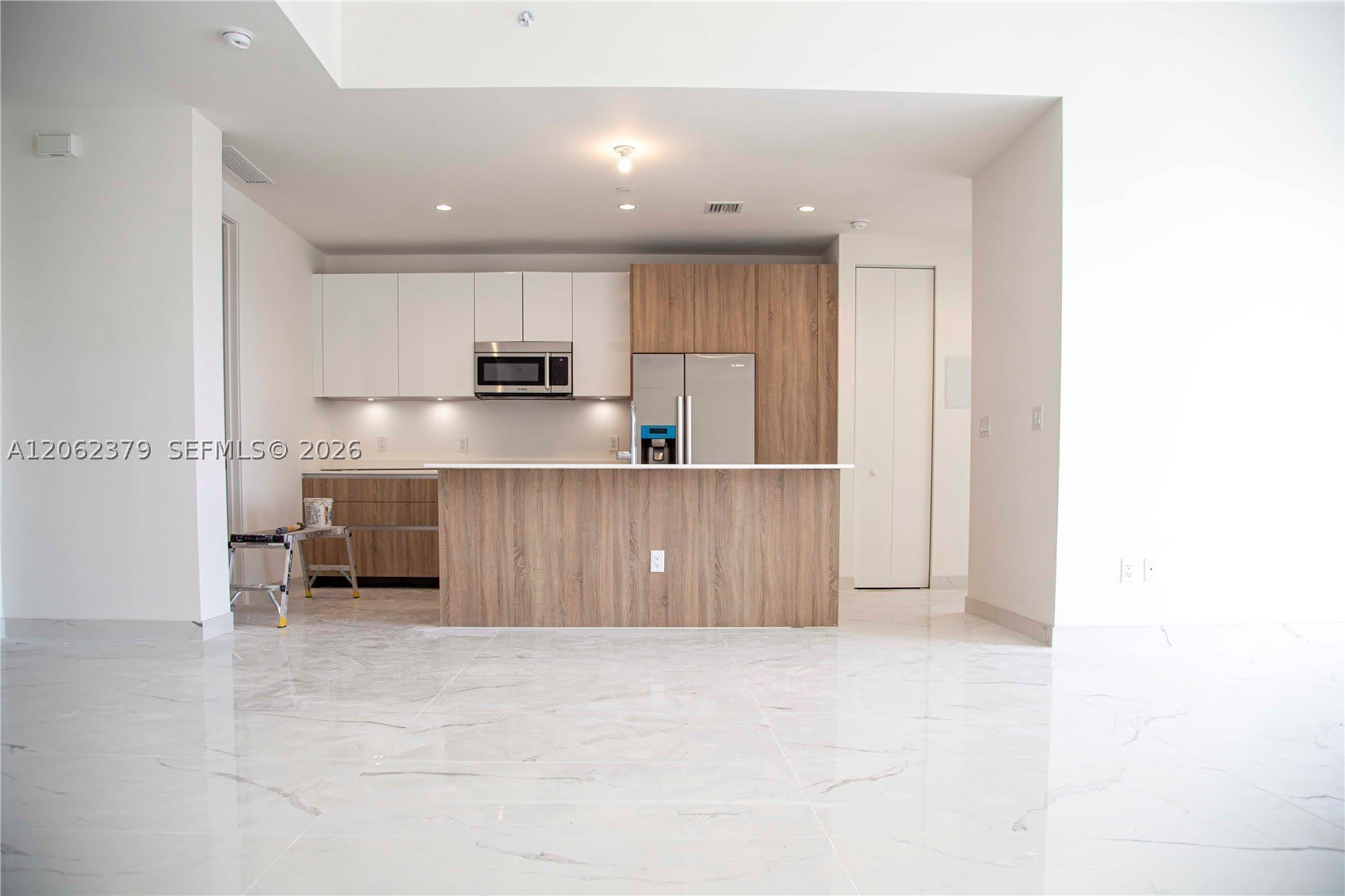 529 SW 11th St – photo 2