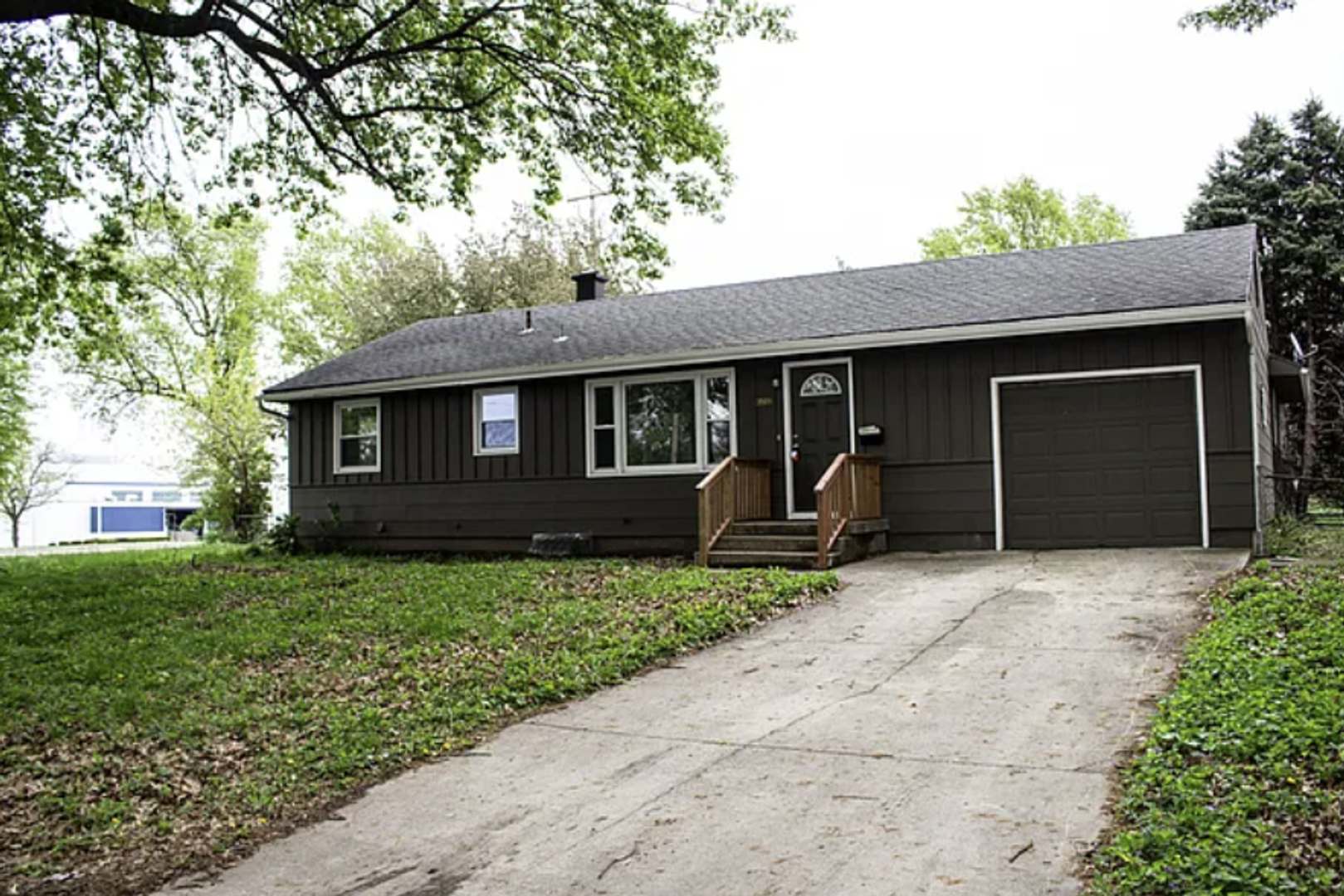 Charming 3 Bed, 1 Bath Home with Garage in Prime Independence Location – photo 1